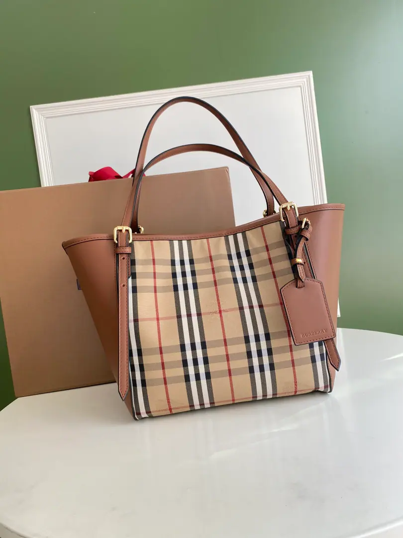 Special level BHome Invisible Wars🐎Horse shopping bags. Come in.🌟A little cow's skin.ykkCopper hardware. It's a huge deal.！The classic fashion never fades. BIt's a vital part of the family control.💪💪Dimensions:28x26🌟Model8818