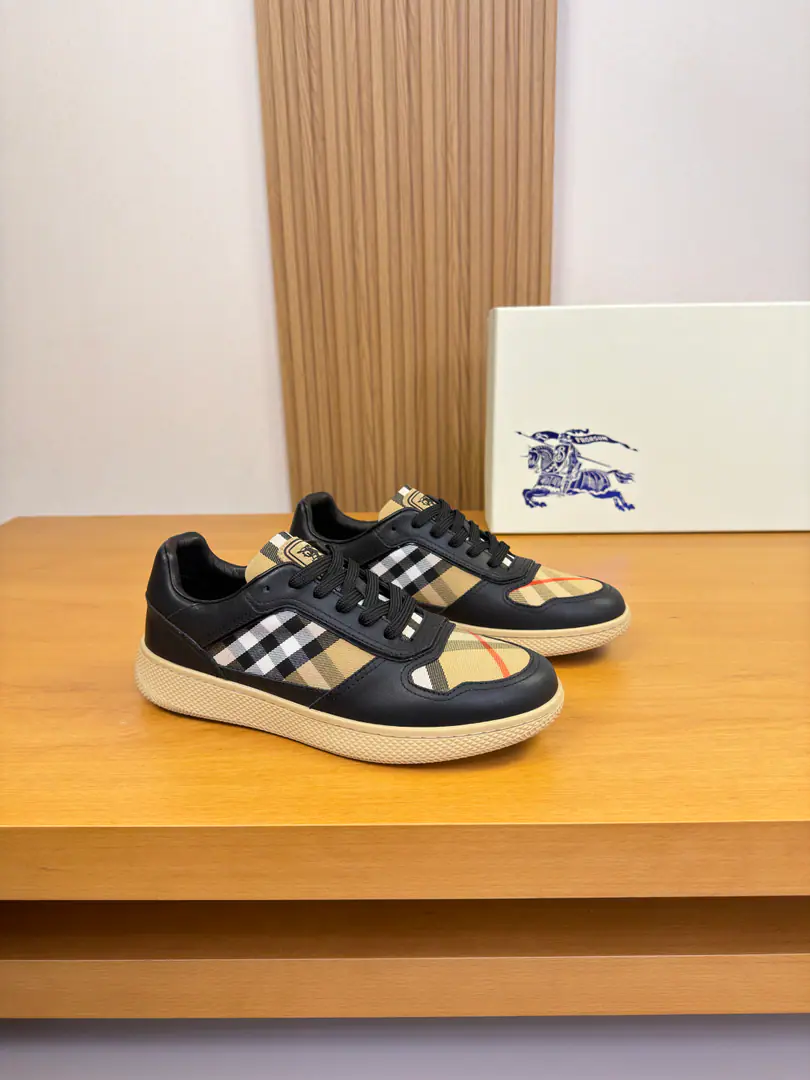 【 BURBERRY】- Boboli. High-end quality Original List·Leisure sports shoes Shoe.: Imports🔝Napa Skin., Brand totems., Shoe tongue..- It's a plastic brand.logoTotem. Uchi.: Water-tied cow skin. Otsumi!: It's so light.TPRRubber; Double-coloured base Super-high-quality control.·- I'm doing a little work.: Highlight(High-end·- How expensive.·Slot) Size: 38-44（45, Make a reservation.)·BBR0157