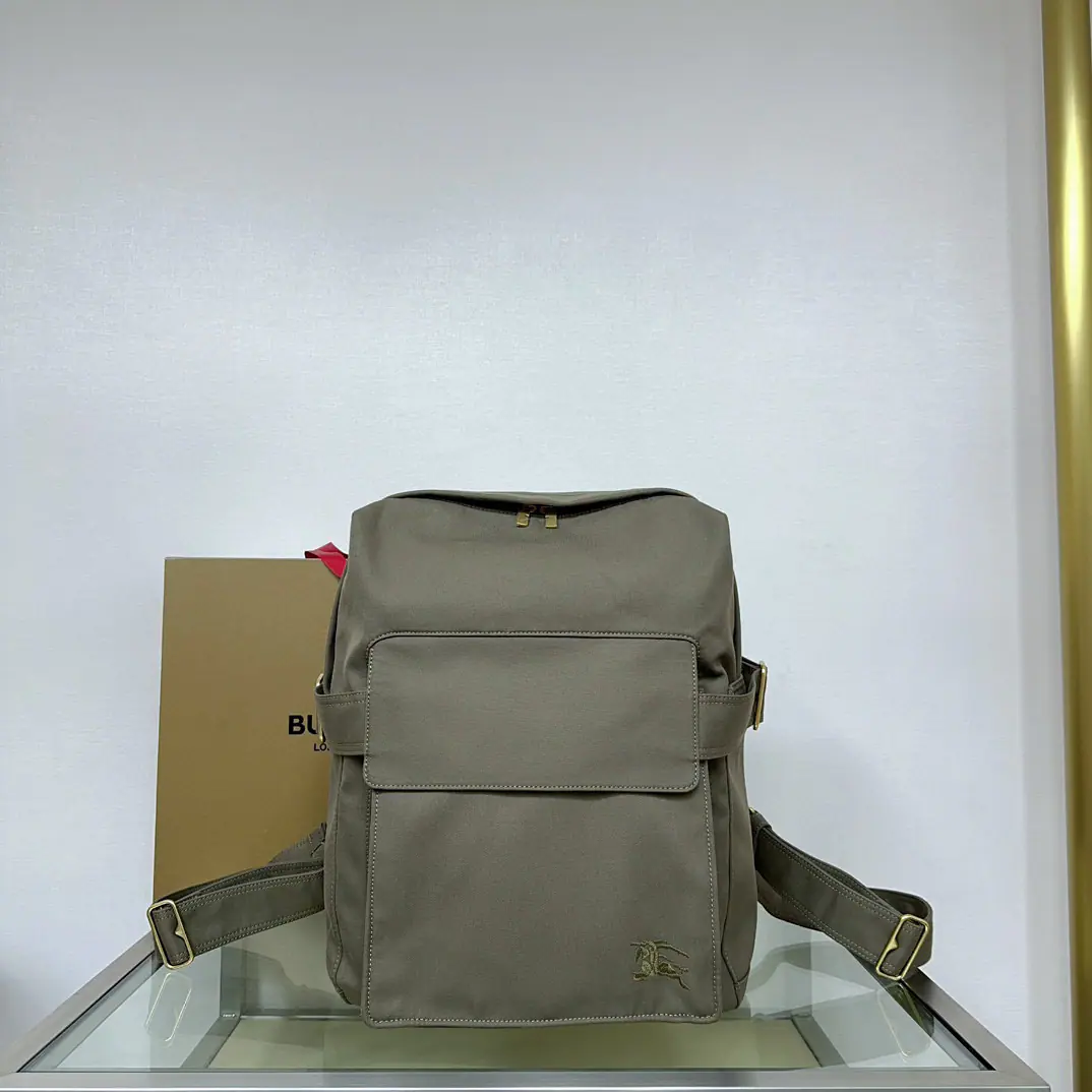 Original plant New double shoulder bag., It's made of cotton-combined noodles., Inspired by the...BHomemark Trench Fashion.. A knight's knight in a pony-tail. Title(EKD）Embroidery, Eraser Metal B Font button. Top handle. Modifiable shoulder belt Double zipper. Turn over the bag.. - Label bags. Laptop Deposition Side-regulating, Lass Metals accessories The front-ended Knight of the Horse. (EKD)Embroidery Dimensions33× 10× 43cm Model6711