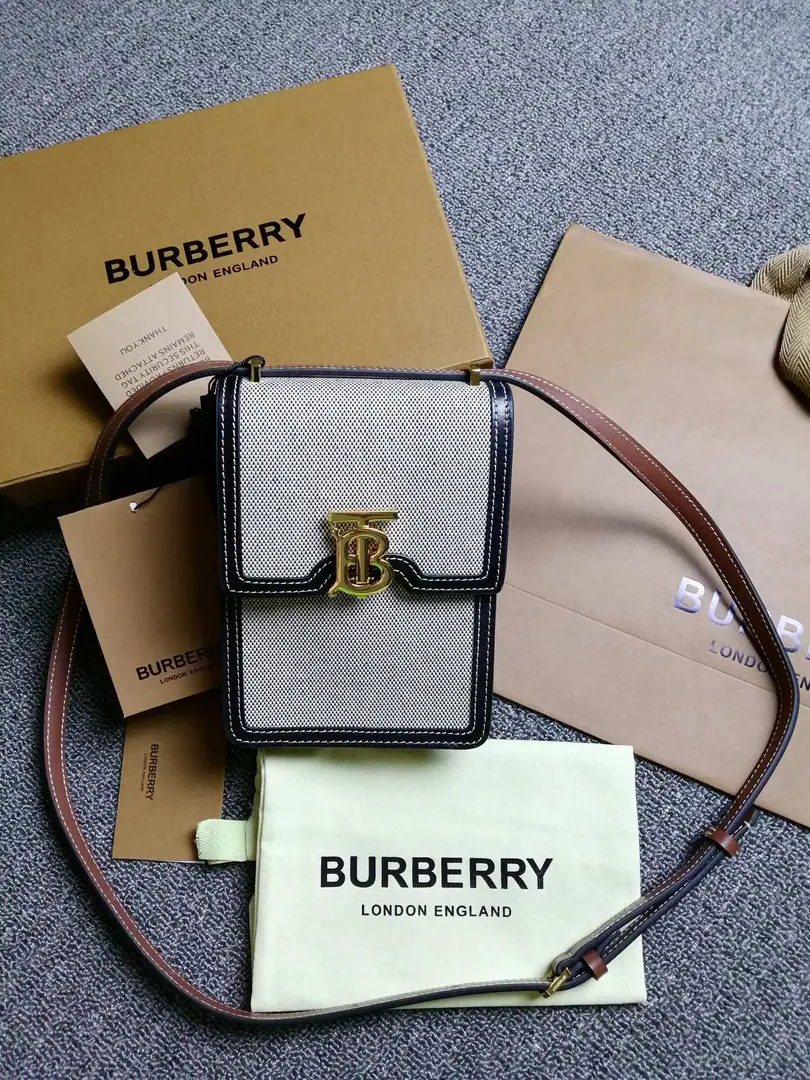 BYou're a good boy.「Robin – Robin Bob.」, The cotton canvas and the leather of the catch., Lock button decoration Thomas BurInspired Special Identification. ♪ And I can't bear ♪, Slant, Or make your hand in a bag.. Space is for all-sized cell phones.. Numbering: 90231 Dimensions:13.5 x 4.5 x 19cm. 84388080
