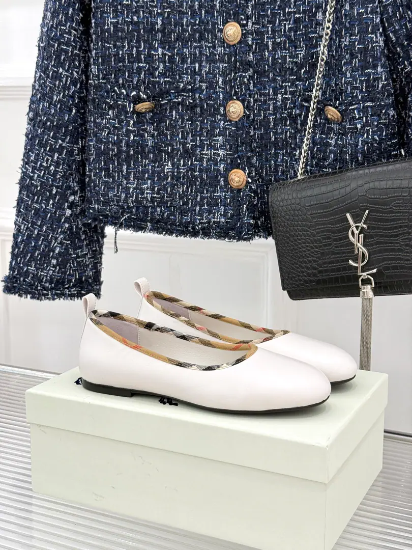 Plant price Burberry / - Boboli.26WFNew The Glyph ballet shoes, Mary Jane's shoes. The classic stripe is old and old. Ballet shoes soft and scalding. Mary Jane is a very good man. The flat step is light and sound. ♪ Skins are so warm and tender ♪ Flex-twigs. The wind is so relaxed. The suit is a daily commuter. You're not going to be able to take a high-profile place without saying anything. ♪ And fade away and return to the true quality ♪ I'm not tired of wearing it all day. The retro-modernity fits the season. The intellectual wind just needs one single item. The big card process is hidden in a thin spot. I'm not afraid of the tide. You're a little light-handed. The shoe cabinet is a classic.！ Shoes face-to-face customized leather as it was The insides are all sheep's skin. Italian imports are so thick. Size: 35-39（40/41Custom） Numbering: 99020260731