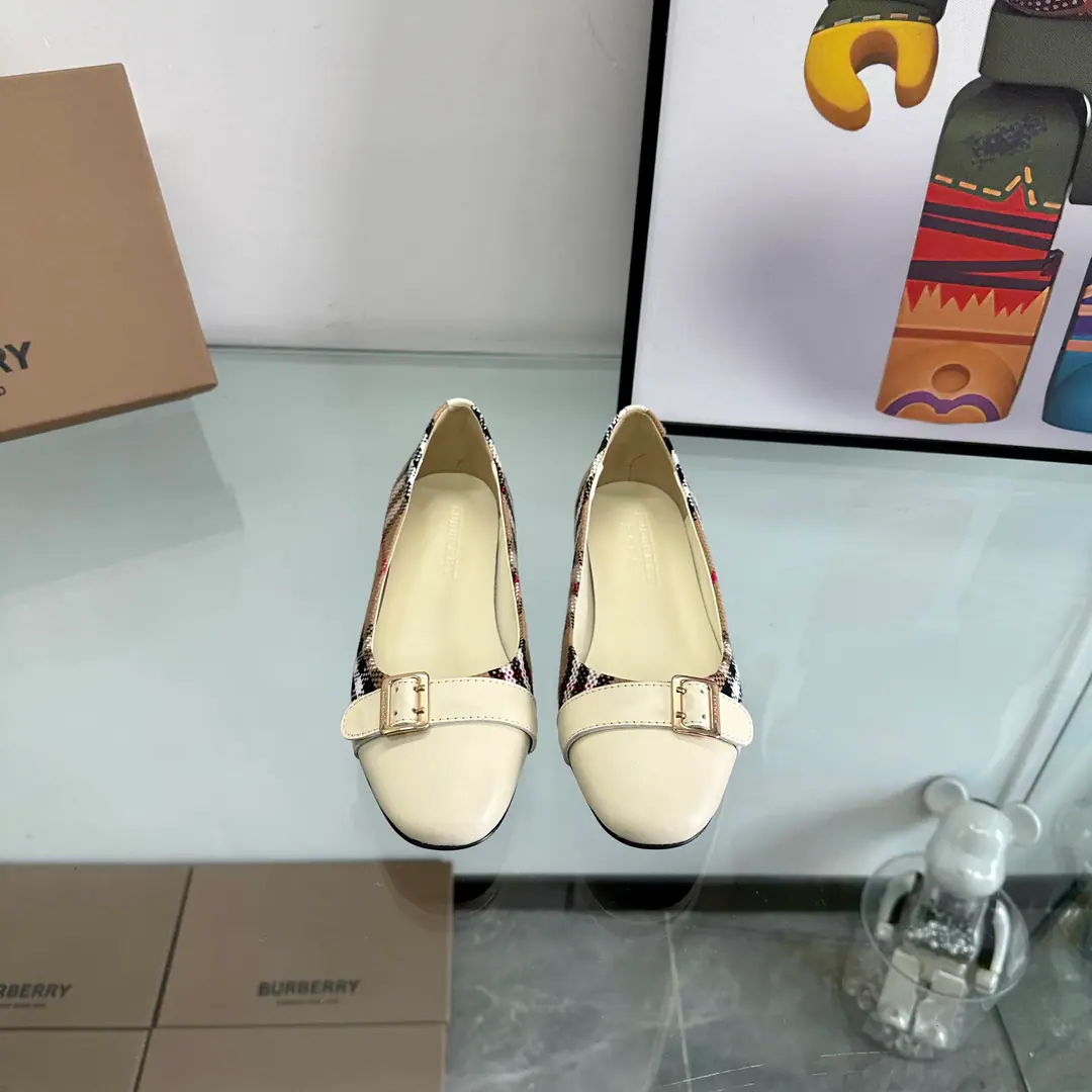 🌈🌈- Boboli.Burberry Classic square-lined shoes. The least chosen shoe of the oldest so far. It looks good on anyone.👏Don't underestimate the cost of the fabric. We use three layers of cloth on our shoes. Single-story cell stripes imported fibre cloths45One. 3The cost of the floors is... One yards to the left.💪It's just to make sure that the shoe line feels strong. Not mutant, The real one is a hardware button. The inside sheep's skin is stomping. 🇮🇹Simulate the skin. Standard Code🌈35-43(35.40.41.42.43No re-election.)