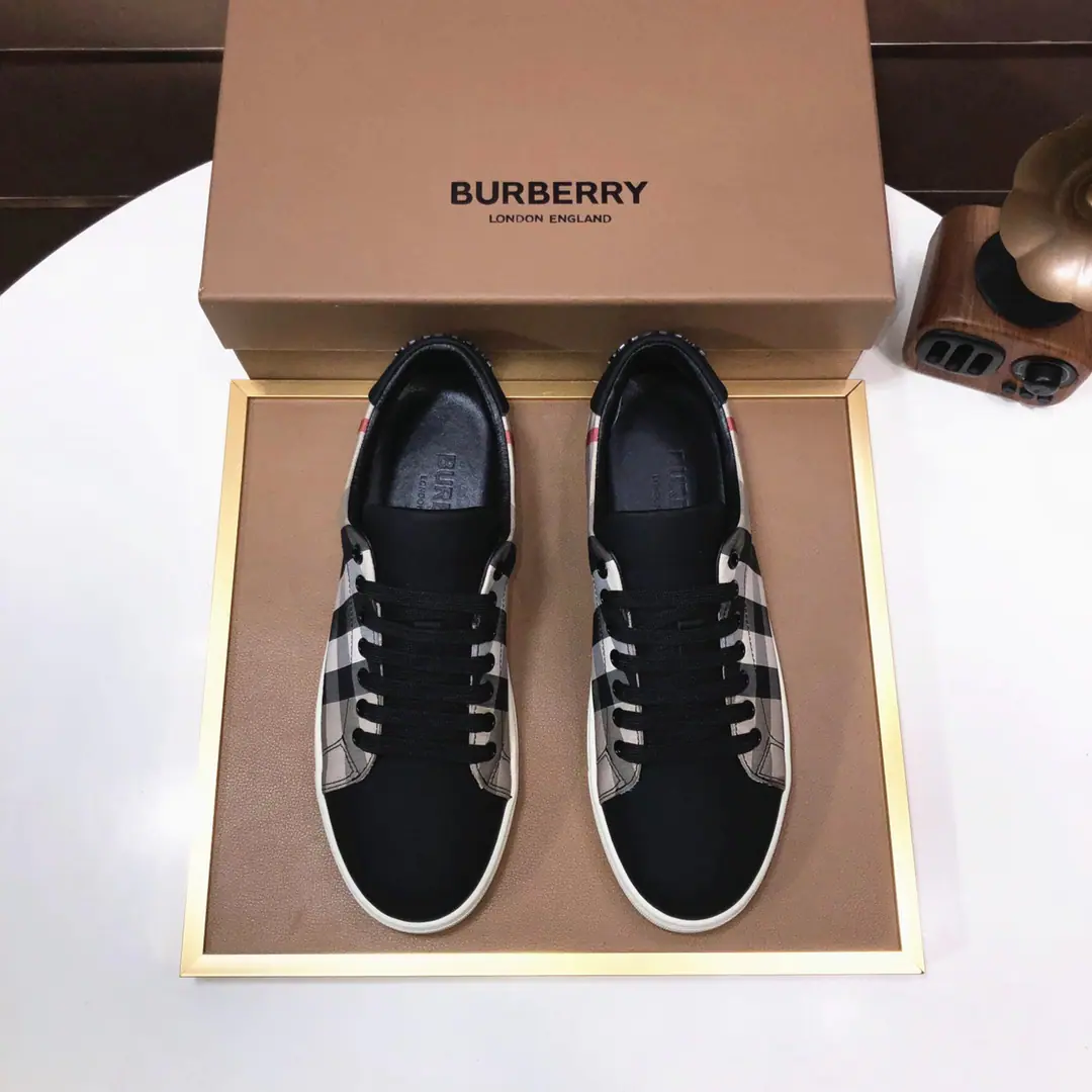 Plant 【burberry- Boboli.】Classic low-band sneakers.｜Imported cattle skin with classic glycerine.｜In the sheep's skin.｜Original Base｜The finest things to wear are comforts. Size: 38-44（45Do it.）