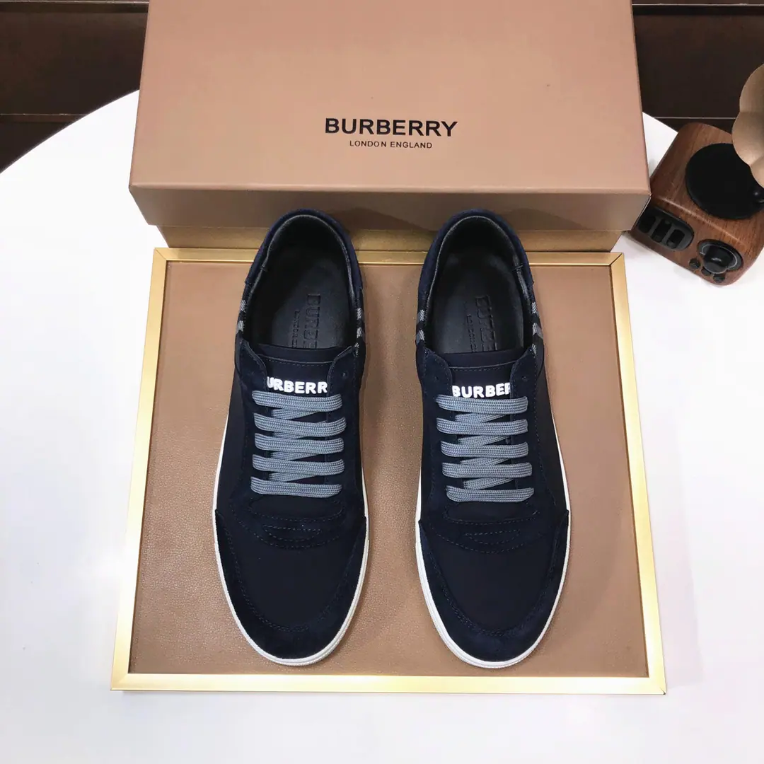 Plant 【burberry- Boboli.】Classic low-band sneakers.｜Imported cattle skin with classic glycerine.｜In the sheep's skin.｜Original Base｜The finest things to wear are comforts. Size: 38-44（45Do it.）