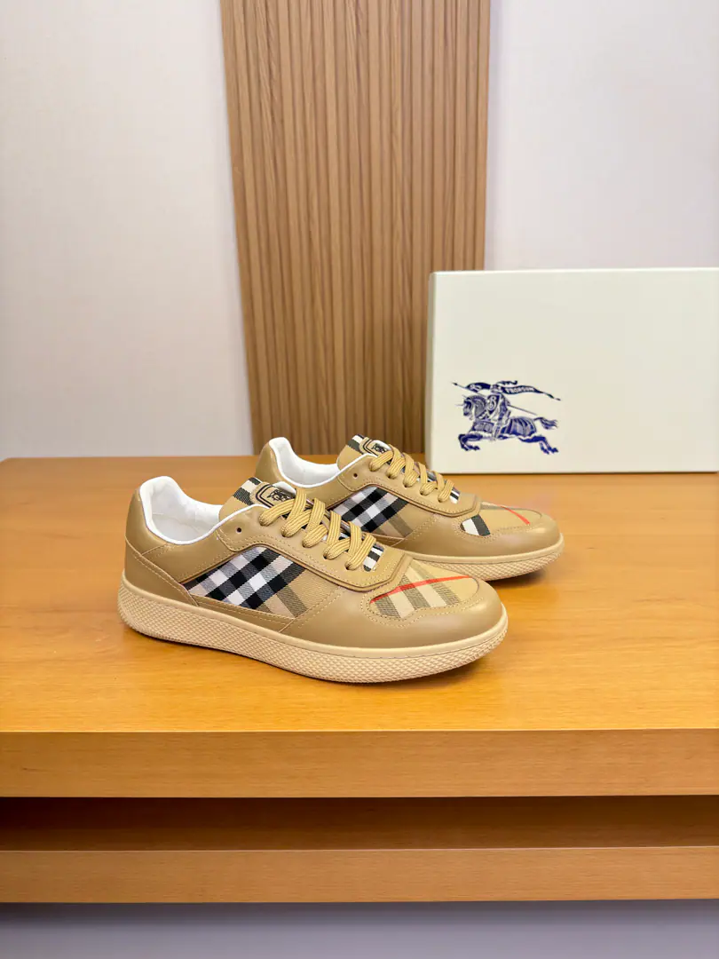 【 BURBERRY】- Boboli. High-end quality Original List·Leisure sports shoes Shoe.: Imports🔝Napa Skin., Brand totems., Shoe tongue..- It's a plastic brand.logoTotem. Uchi.: Water-tied cow skin. Otsumi!: It's so light.TPRRubber; Double-coloured base Super-high-quality control.·- I'm doing a little work.: Highlight(High-end·- How expensive.·Slot) Size: 38-44（45, Make a reservation.)·BBR0157