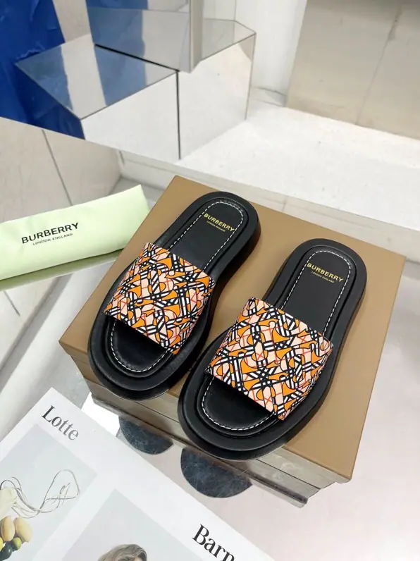 Men's clothing(39-44No re-election.44.45)🌈🌈🌈BurberryBobley.2022The year-old primed silk slippers.🔥🔥, Recite the purchase board, 🌸🌸🌸The only one who can be a big shot. 🌺🌺 ✅Fabulous.: Cotton ✅Reeb.: In the sheep's skin. 🌸🌸 ✅Otsumi!: Rubber XPU 🍎🍎✅Colours: Brown. ✅Codes: 35-40, （40.41No re-election.）