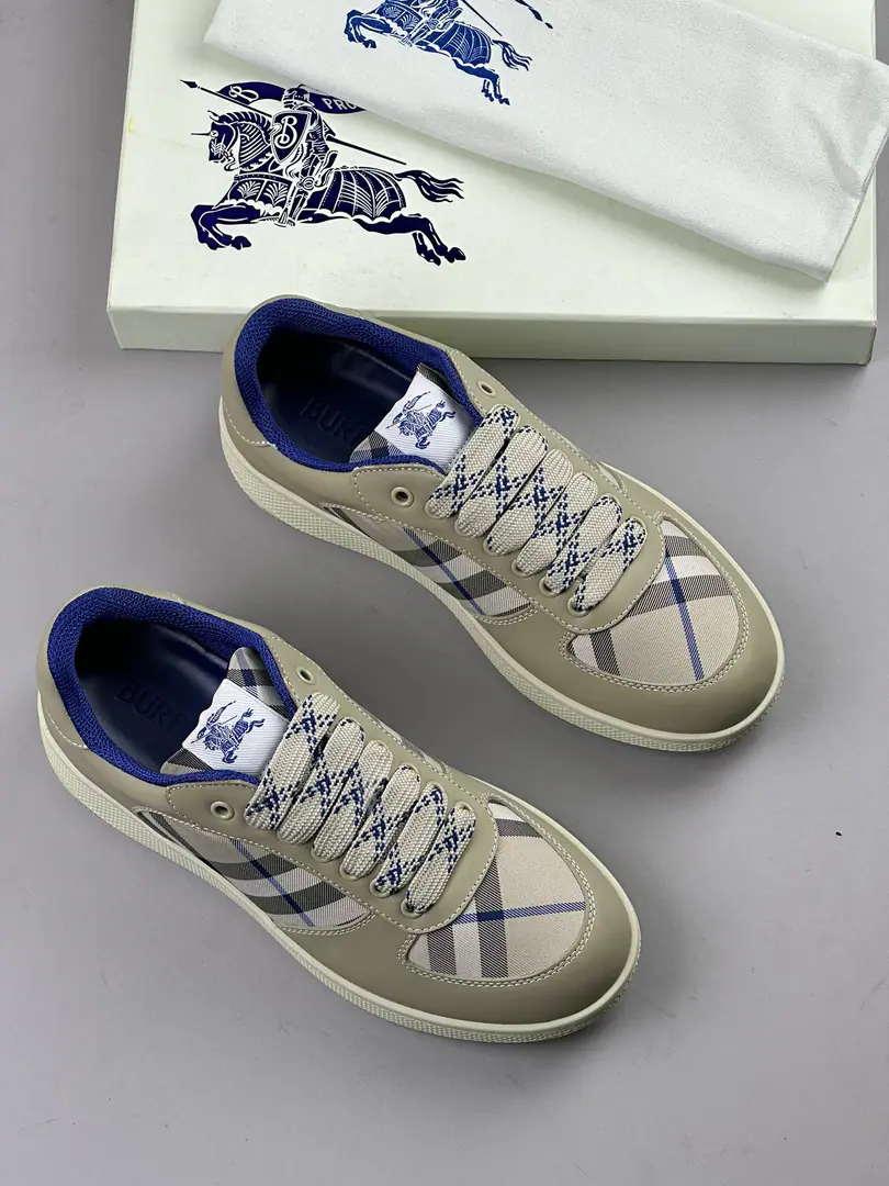 The Bavori Network is synchronizing the latest update. Sports shoes, It's made of smooth little cow skin.. It's a work of art in Italy., A little bit of a mix of brand-specific material. Use the net eye liner., Shoes belts are integrated into large-sized grids., The rubber shoe bottom is a collection. Burberry Letter logo. Bandage Design Round shoe head. The horse's knight's logo is on the shoe tongue.（EKD）Label Leather shoes. Shoes bottom strap. Burberry Letter logo Normal leather shoe size.39 40 41 42 43 44