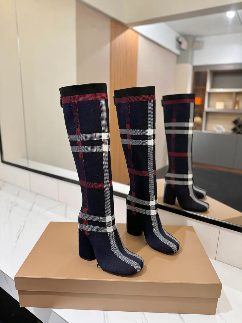 Plant price: 𝘽𝙪𝙧𝙗𝙚𝙧𝙧𝙮𝙮 The exclusive launch of the round-head logo and the stun boots.👢 🎉BURBERRYBobley England.🇬🇧Luxury brands, Original1:1Copy, Close-armed boots., Design round boots with a thick heel., Decoration branding pattern. 🆕🆕🆕 ⚠Boots.: 92%Polyester fibres, 8%Flexible fibres, ♪ In the inside, you'll have to put your feet on the skin ♪, Italy🇮🇹That's a big one.👍👍👍 ✅Fabulous.: Import Italian ballistics ✅Otsumi!: The original is really a big one. ✅He's tall.: 𝟏𝟎.𝟓𝙘𝙢 ✅- A bag.: The ancient classics of the leather bag and... ✅Codes: 𝟑𝟒-𝟒𝟏（𝟑𝟒.𝟒𝟎.𝟒𝟏Do it.） ✅Humming: 𝟒𝟎𝙘𝙢 ✅Boots.: 𝟐𝟗𝙘𝙢
