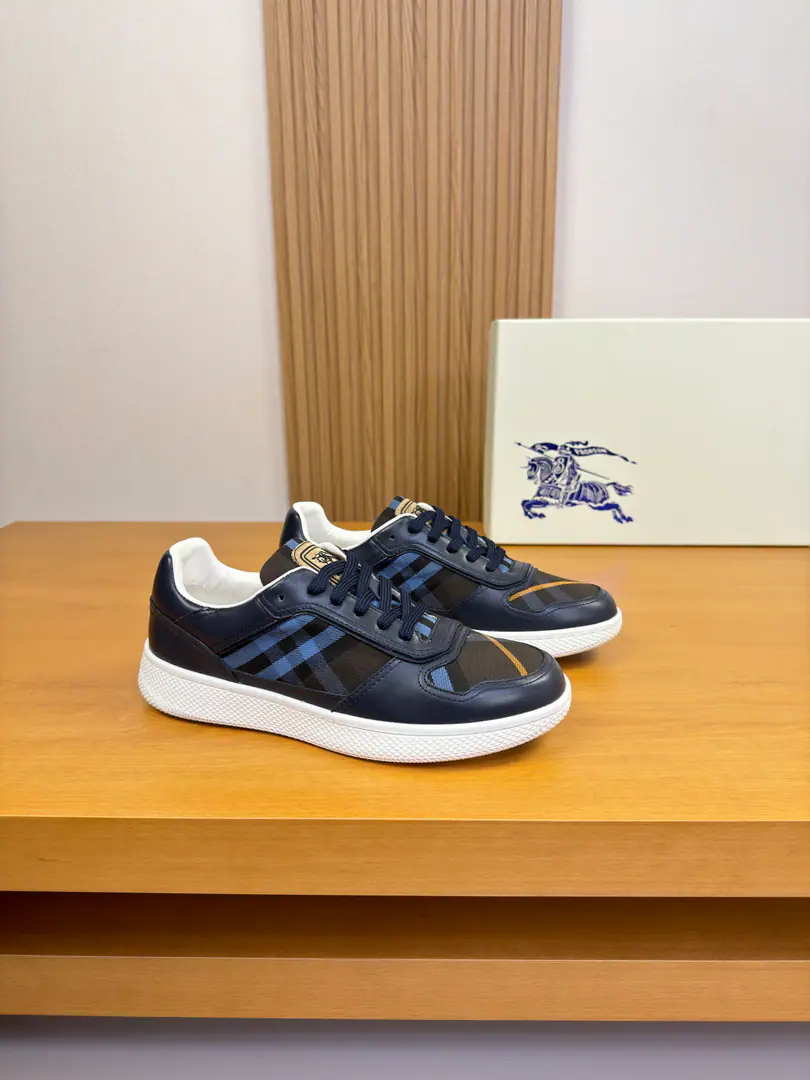 【 BURBERRY】- Boboli. High-end quality Original List·Leisure sports shoes Shoe.: Imports🔝Napa Skin., Brand totems., Shoe tongue..- It's a plastic brand.logoTotem. Uchi.: Water-tied cow skin. Otsumi!: It's so light.TPRRubber; Double-coloured base Super-high-quality control.·- I'm doing a little work.: Highlight(High-end·- How expensive.·Slot) Size: 38-44（45, Make a reservation.)·BBR0157