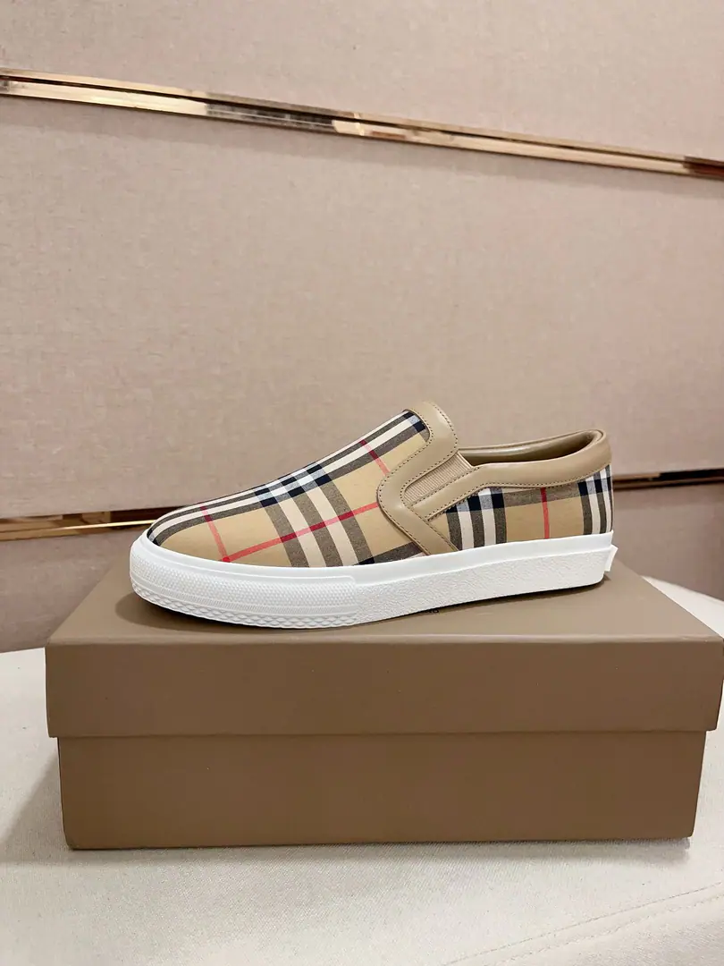 Plant prices: Top Version◾️▫️The new Barbolis' old-school low-ass sneakers., By Vintage The calf's skin is new., Decorating new brand logo. In the top of the cow's skin., Heel. Burberry Letters of the Facing logo, TPUOriginal Base！Codes:38-44. - It's a deal.45