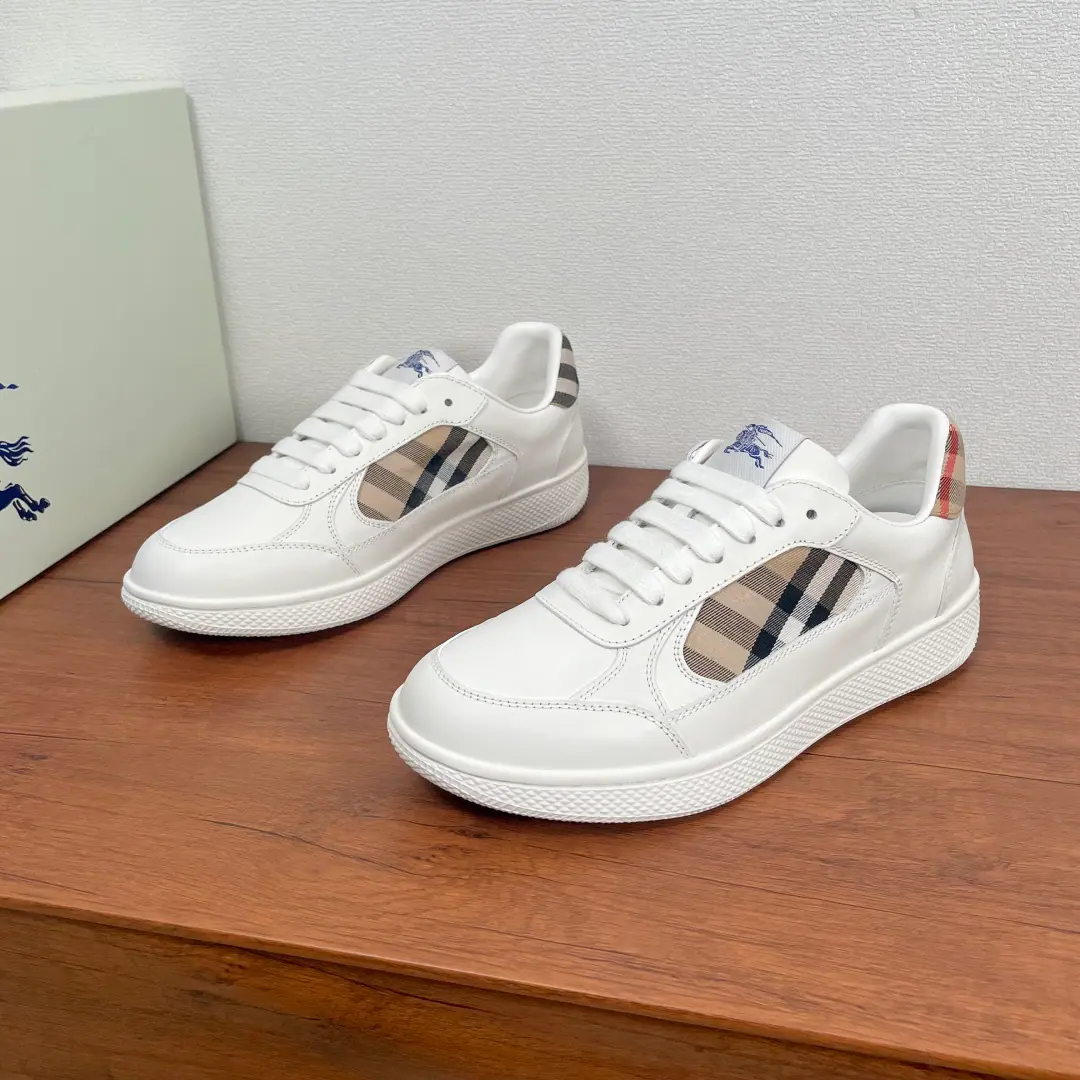 BURBERRY/- Boboli. New man.TerraceLeisure sports shoes Made from the fine material of imported smooth cow skins, Back with the side of the film., Decoratively Marked Sand Curding Burberry Gravity. The horse's knight's logo is on the shoe tongue., The rubber soles are in the museum. Burberry Letter logo. ♪ Soft sheep's skins are in the ground ♪, The upper foot is comfortable., Fashion is a style., Black and white classics.. Full packaged dustproof bags！ Codes: 39-40-41-42-43-44 Standard leather shoe size.（38/45/46You're not going to back off.）