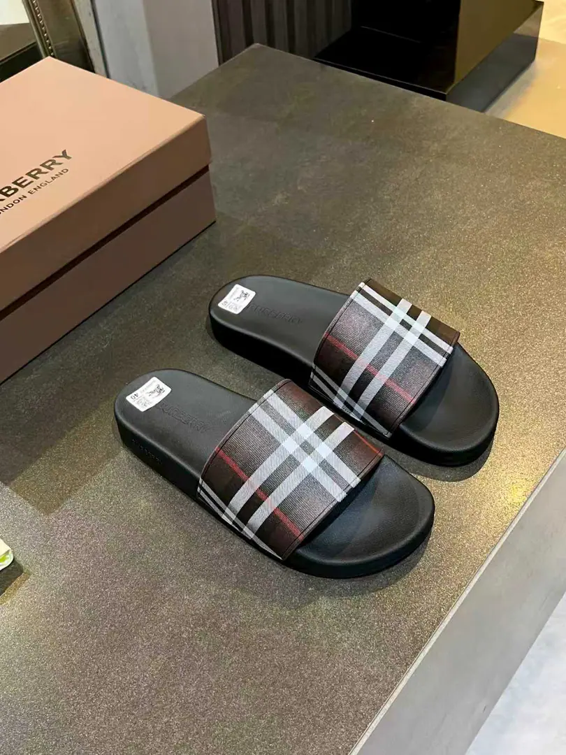 The new slipper in the counter has the branded letter-based logo., And the chief creative director. Riccardo Tisci It's... Burberry First Show Series Name「Kingdom」 Ruler Guide One to one., Pattern5DPrint, Shoe.: %Environmentally friendly polyamide, Shoes under the sole.: %Rubber Setup Design Codes, 36-46