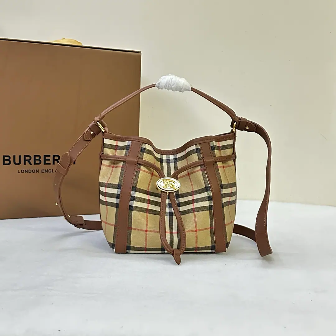 Original ListBThe mini-tied bucket bag., I'm going to use the painted cotton cloth.. Made in Italian craftsmen., I'm gonna blend in with a smooth little cow's skin.. Fine style, A little bit of a hideout of rice. Bur Gravity stamp. The Queen of the House of Lords is a man of the same order., It's a size fit for a cell phone., Money clips and sunglasses.. We can use the top handle on the handkerchief., Or slashed backseats with stylish shoulder belts.. Dimensions 13 x 18 x 20cm