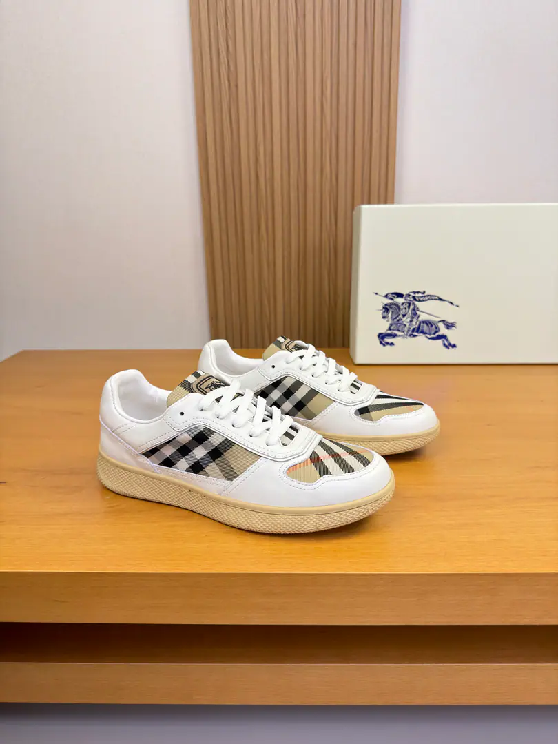 【 BURBERRY】- Boboli. High-end quality Original List·Leisure sports shoes Shoe.: Imports🔝Napa Skin., Brand totems., Shoe tongue..- It's a plastic brand.logoTotem. Uchi.: Water-tied cow skin. Otsumi!: It's so light.TPRRubber; Double-coloured base Super-high-quality control.·- I'm doing a little work.: Highlight(High-end·- How expensive.·Slot) Size: 38-44（45, Make a reservation.)·BBR0157