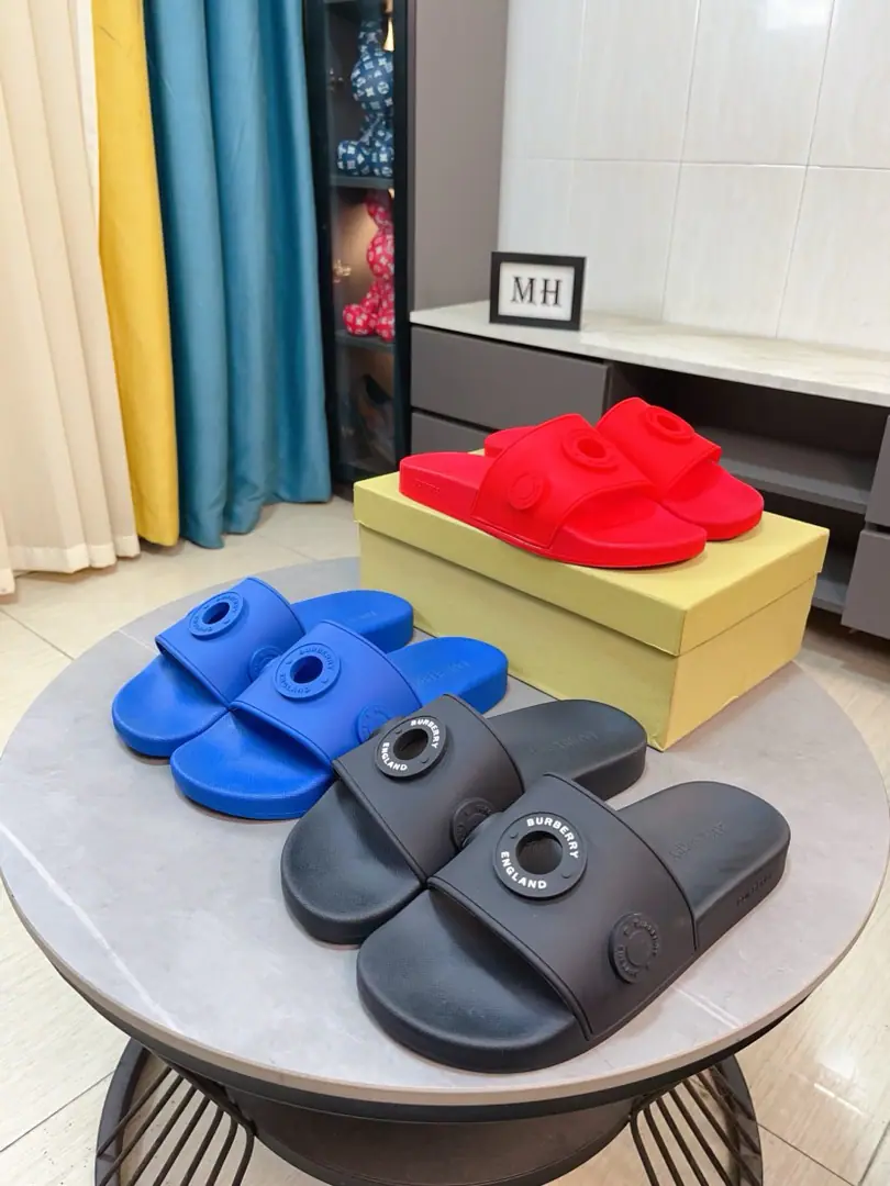 Get out of the factory.🌸🌸【Burberry】The new slipper from Barboli is a perfect job.！🔥Perfectly shaped top quality.🙈Slipper-resistant, high-end rubber floor.👣I'm a good shoeman., Standard size: 38-45 👉