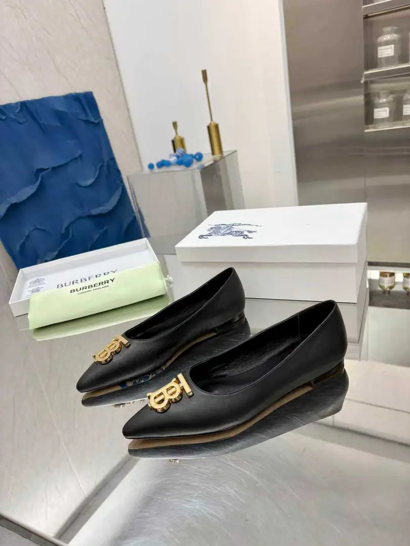 🌈🌈🌈New stuff on the shelf.☘️☘️Burberry Bob Li and..., Autumn shoes.🌺🌺🌺Channel cargo A sulfide shoe with a papolitico.🌈🌈It has to be the same.！🌺🌺The shoe face is a very special piece of Boboli., Three-line electric cushion., Original Open button, The extremely soft leather material is perfectly compatible with the two-foot curve of embroidery.. ❤️❤️Barboli's all vulcanized., The new smoothing and grinding of the bottom line is a natural display., It's not the original technology., 🍎🍎It's a tough process., Flat, Siu5.CMSimulate the skin., Codes:35~42(35.40.41.42.No re-election.)Ping, Siu