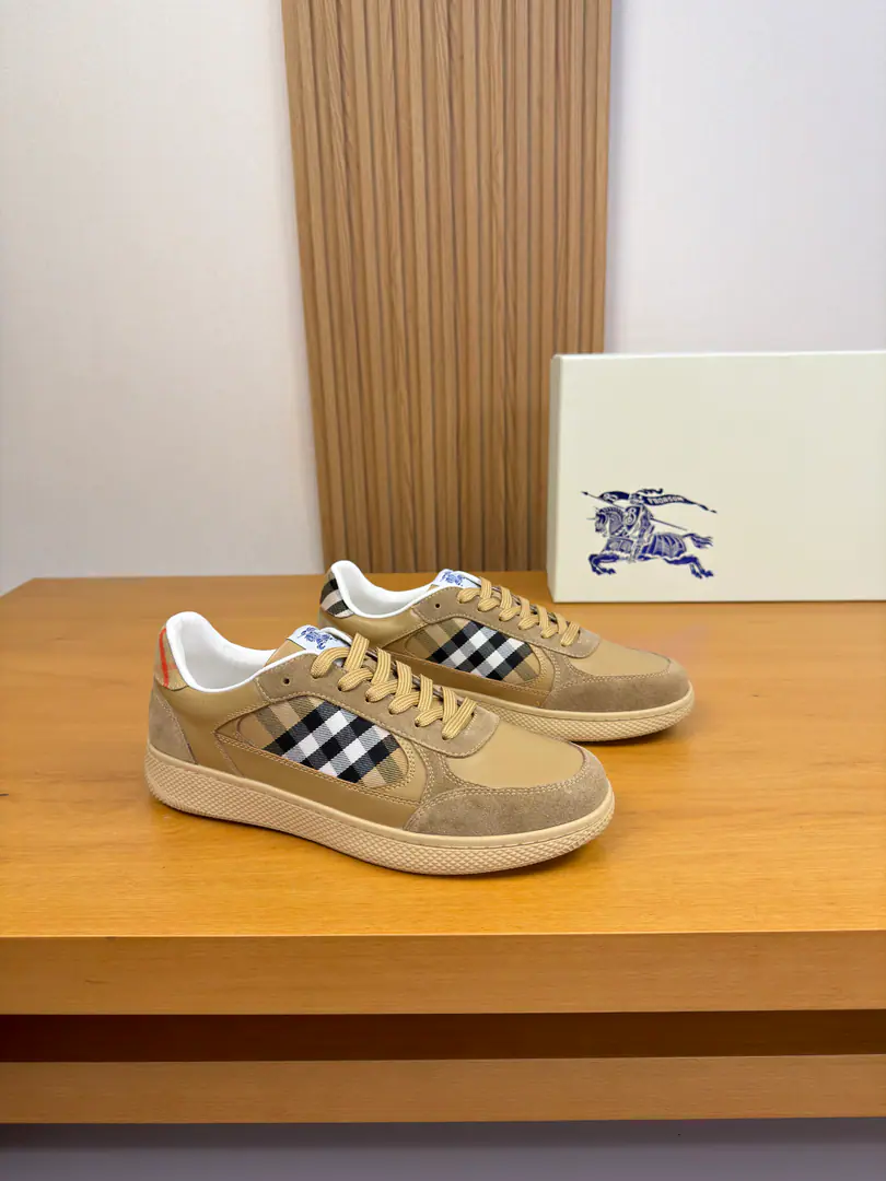 【 BURBERRY】- Boboli. High-end quality Original List·Leisure sports shoes Shoe.: Imports🔝Napa Skin., Anti-feathers., Brand totems., Shoe tongue..- It's a plastic brand.logoCursor Uchi.: Water-tied cow skin. Otsumi!: It's so light.TPRRubber; Double-coloured base Super-high-quality control.·- I'm doing a little work.: Highlight(High-end·- How expensive.·Slot) Size: 38-44（45, Make a reservation.)·BBR0157