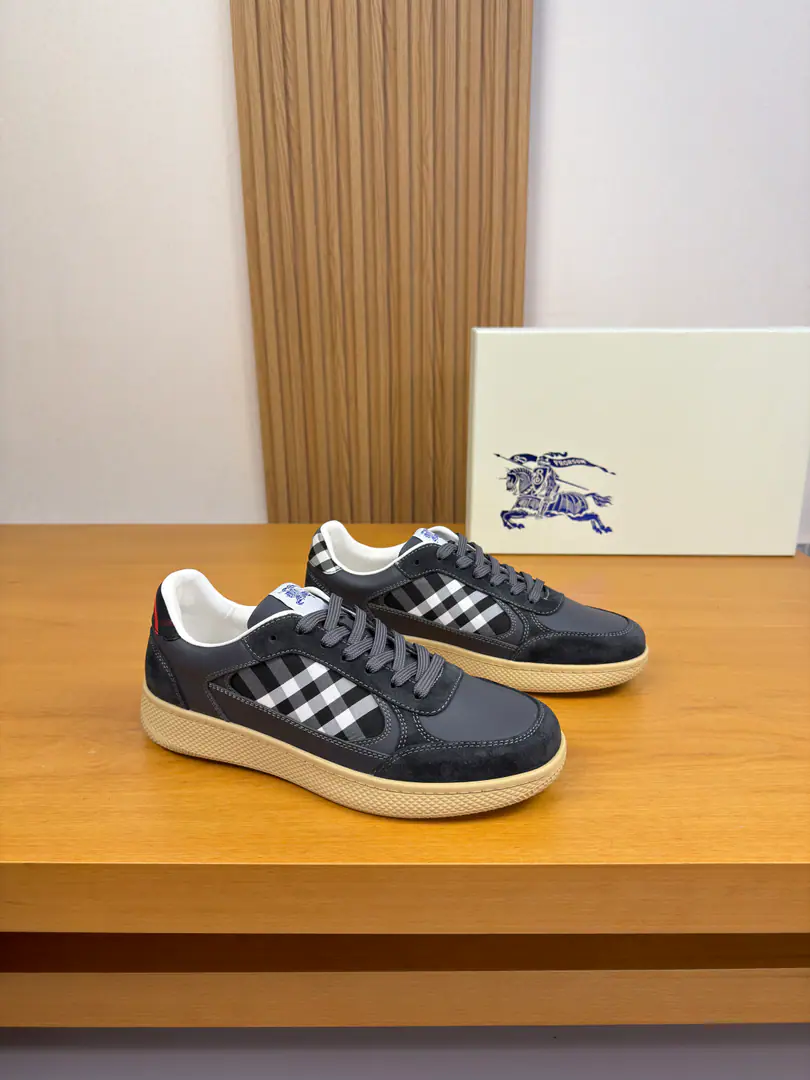 【 BURBERRY】- Boboli. High-end quality Original List·Leisure sports shoes Shoe.: Imports🔝Napa Skin., Anti-feathers., Brand totems., Shoe tongue..- It's a plastic brand.logoCursor Uchi.: Water-tied cow skin. Otsumi!: It's so light.TPRRubber; Double-coloured base Super-high-quality control.·- I'm doing a little work.: Highlight(High-end·- How expensive.·Slot) Size: 38-44（45, Make a reservation.)·BBR0157