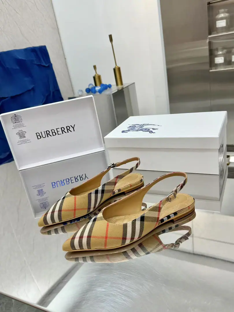 🌈🌈🌈New stuff on the shelf.☘️☘️Burberry Bob Li and..., Autumn shoes.🌺🌺🌺Channel cargo A sulfide shoe with a papolitico.🌈🌈It has to be the same.！🌺🌺The shoe face is a very special piece of Boboli., Three-line electric cushion., Original Open button, The extremely soft leather material is perfectly compatible with the two-foot curve of embroidery.. ❤️❤️Barboli's all vulcanized., The new smoothing and grinding of the bottom line is a natural display., It's not the original technology., 🍎🍎It's a tough process., Flat, Siu5.CMSimulate the skin., Codes:35~42(35.40.41.42.No re-election.)Ping, Siu