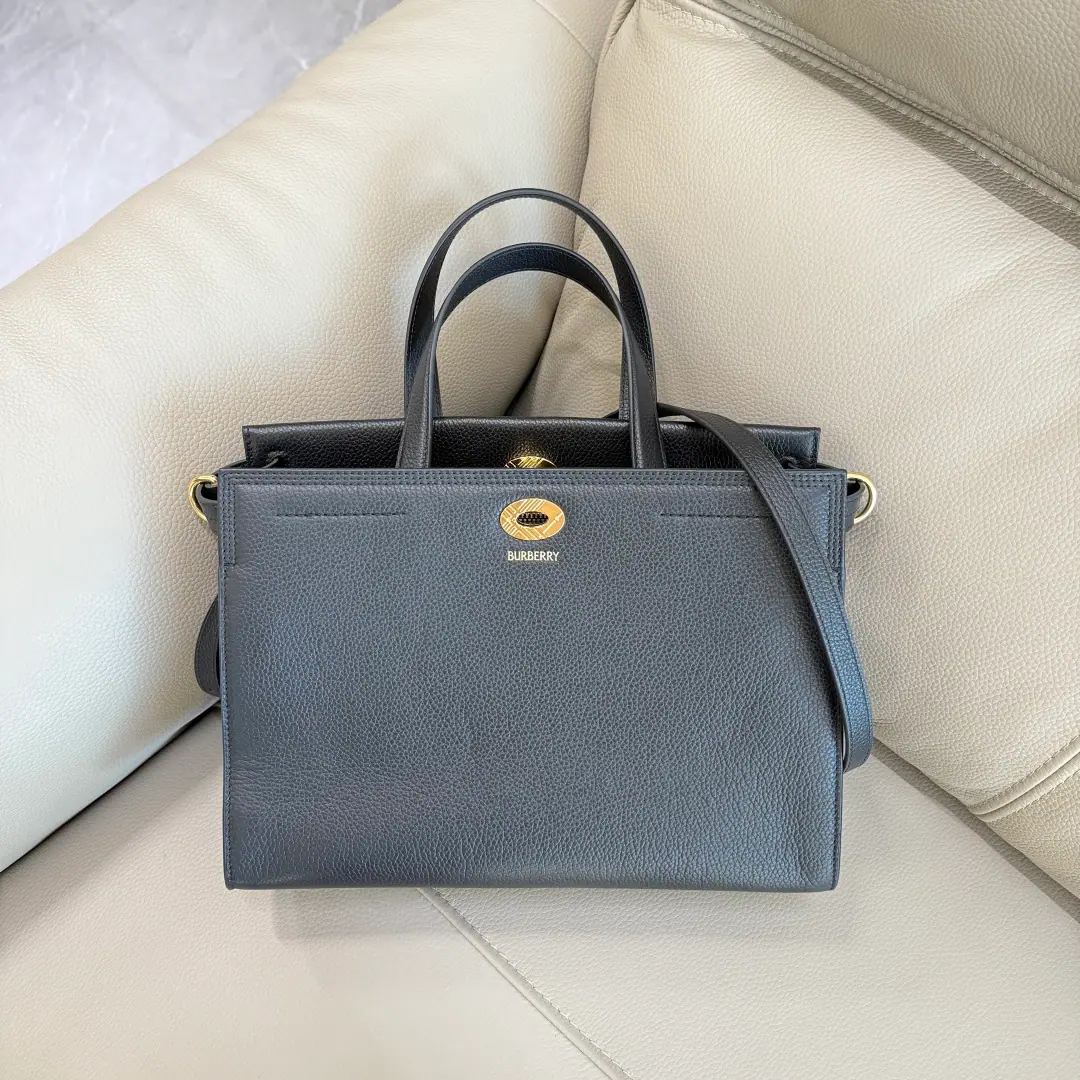 Special level 30cm BA new Tote bag., For Italian imports of peared calf skins., Combination with cotton coiling line, Swirling with iconic sandBurberryGear. Fine-cut-in-the-curve, open-cut and Oral ring accessories, It's inspired by branding. Trench The windcoat belt design.. But carry it with your hands., Or the shoulder belts.30×13×22 Model3431