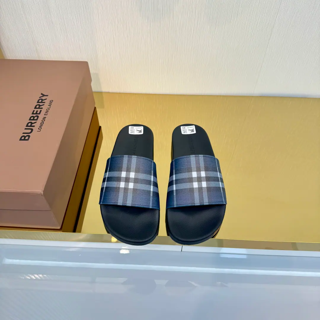 Plant price The new slipper in the counter has the branded letter-based logo., And the chief creative director. Riccardo Tisci It's... Burberry First Show Series Name「Kingdom」 Ruler Guide One to one., Pattern5DPrint Shoe.: %Environmentally friendly polyamide Shoes under the sole.: %Rubber Setup Design Codes, 36-46 The cabinet is full packaging.