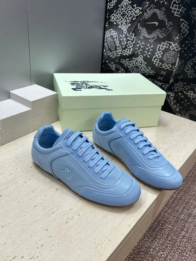 Plant prices Men+10 Burberry Bobley. 2026Spring and summer couple's new money with a leisure fashion and a sports shoe. BHome LetterlogoAcken-shoes with a 3-D embroidered flathead. Material:Shoes are imported into sheep, skin./Importing cow skin+In the skin of the watered cow.+Original OpenTpuOtsumi! Size:Female size35-41(40.41Custom without re-offer) Men39-45(45Custom without re-offer)