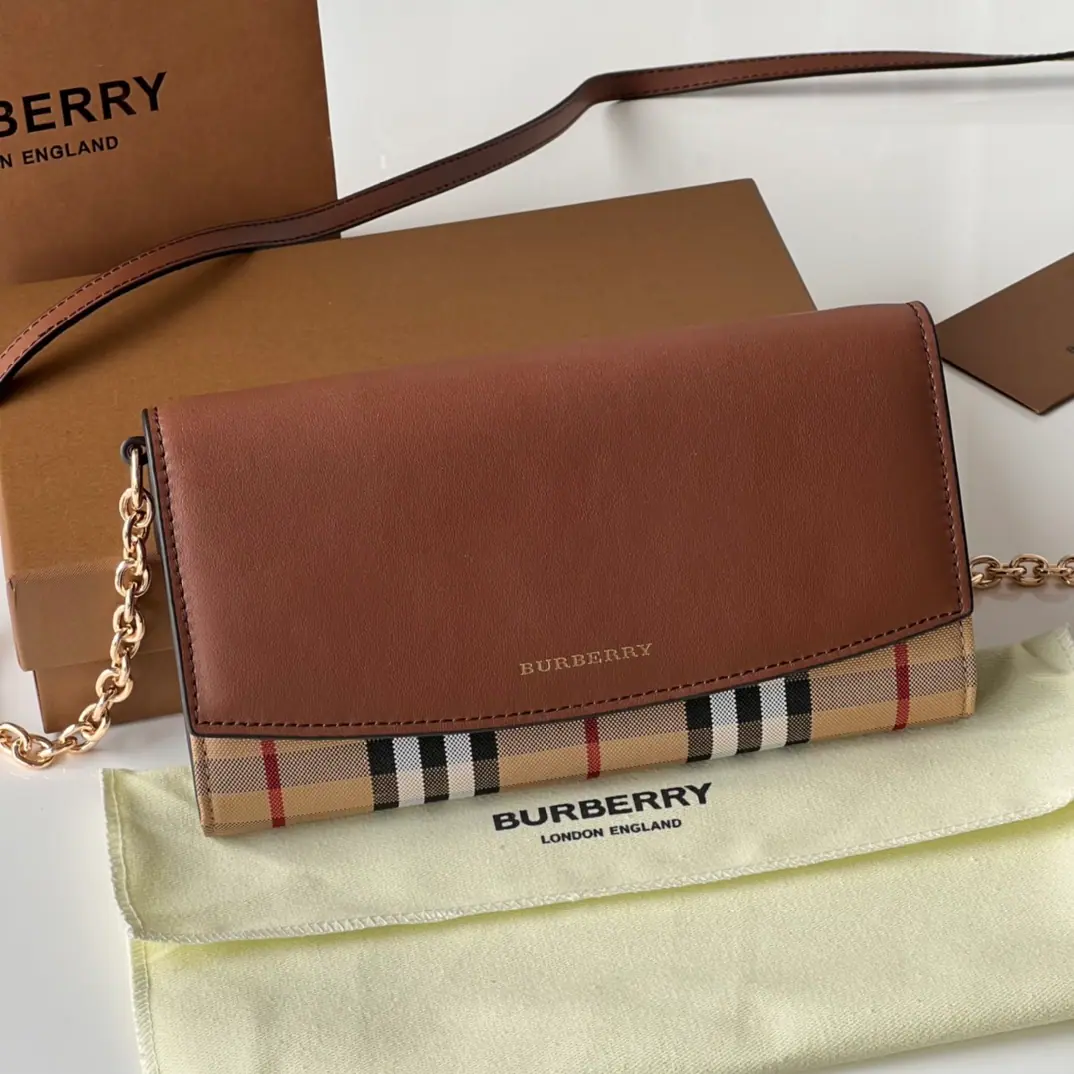 Horseferry The leather-chained leather-dealed wallet.➰【B•Home.】Original Single🇮🇹～～🎉👉With chains and leather shoulder belts.. This is a small handbag that can be used alone., Or put it in a daily bag as a wallet.. 👍Counter Quality, - I'm doing a little work.💋Physical shoot📷, 🆔🆔40482501- Himab., Dimensions21cm*12cm*3cm