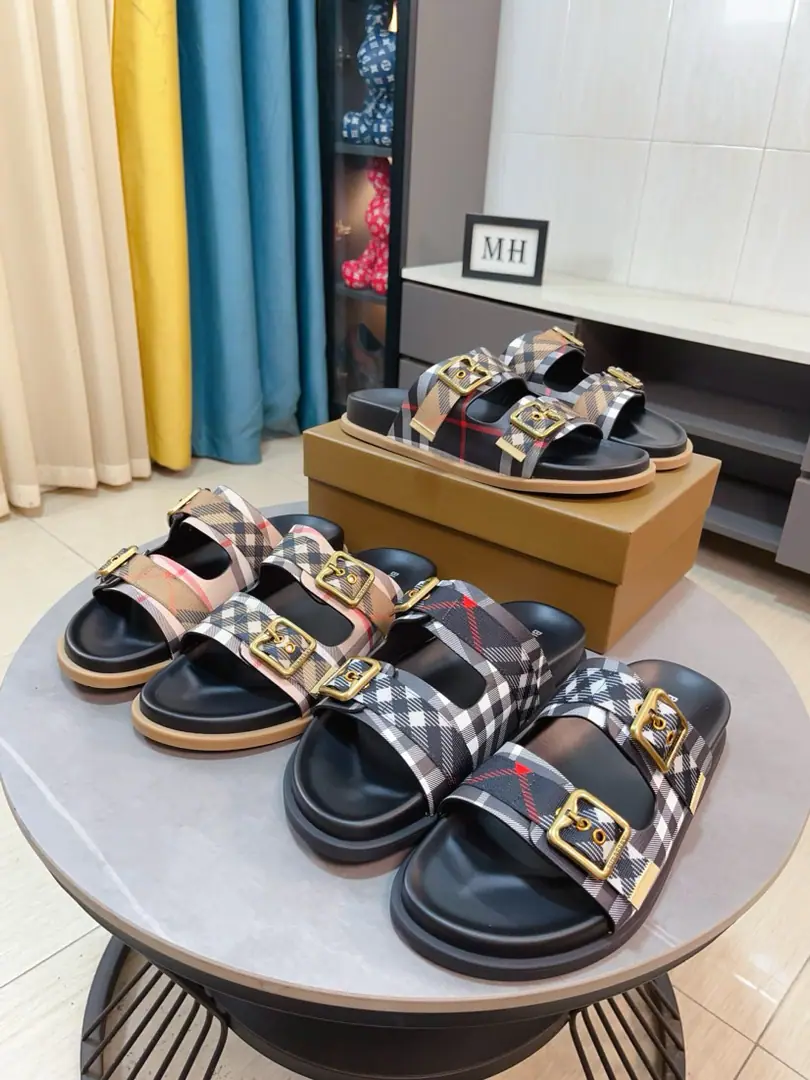 Get out of the factory.🌸🌸【Burberry】The new slipper from Barboli is a perfect job.！🔥Perfectly shaped top quality.🙈Slipper-resistant, high-end rubber floor.👣I'm a good shoeman., Standard size: 38-45 👉