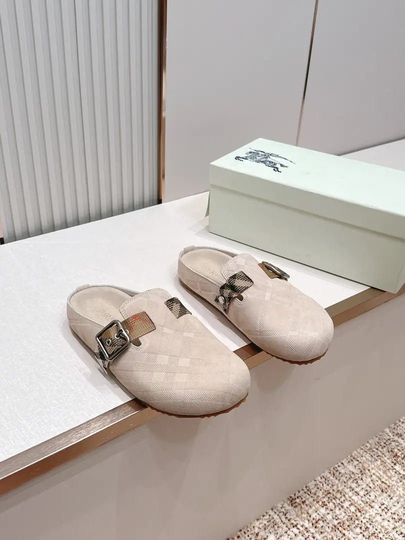 Top - Boboli.Burberry Classic stroke. Blast the street bracken slippers. It's made of soft anti-featur., It's a work of art in Italy.. I'm putting a lot of pressure on the grid., The soles of the pressurized shoes., It's a top-end logo.. & Make modifiable B Font-button Ring, A symbolic sand with decorated flowers. Burberry Gravity. Fabulous.: Counter-featur./Bullskins. Reeb.: In silk cow. Otsumi!: TPU Codes: Female size35/41（35, 41Custom） Men38/45（45Custom）