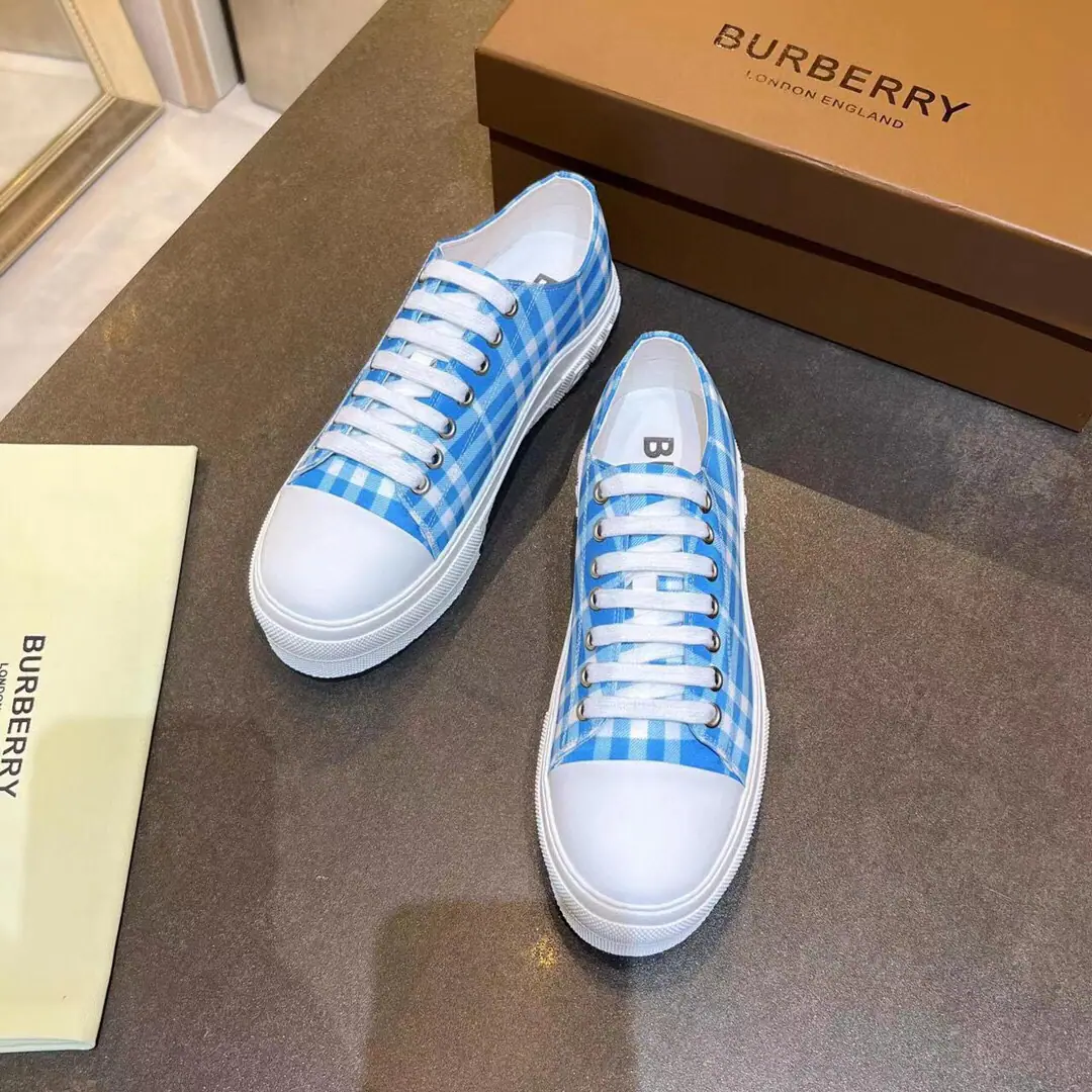 Plant prices Men plus10 🔥🔥🔥BURBERRY🔥🔥🔥Top-level sports shoes, Match House A British cotton-twilighting tailor.. ✅Shoe.: 63%Cowskin., 37%Cotton👍Decoration: %Polyurethane ✅inside: Skins of sheep. ✅Shoes under the sole.: %Polyurethane👍Tie the joint. Heel's got a heel. Burberry Stereo-letter logo ✅Box packing, One-to-one version.🔥🔥🔥 ✅Codes: 35-46（Sold35-45.46）