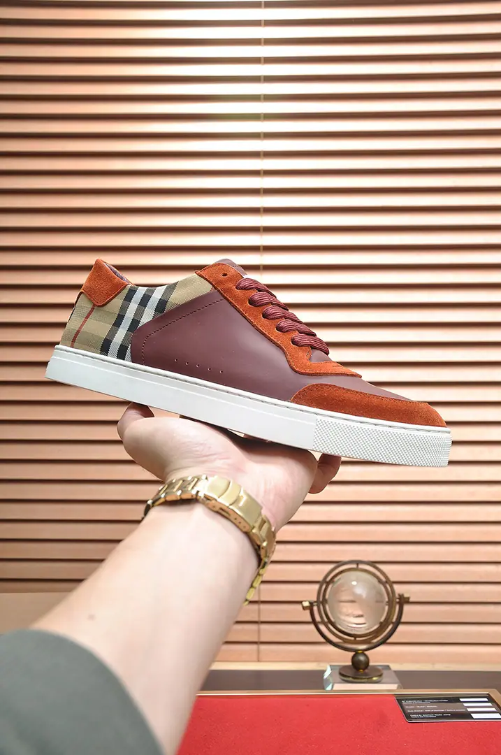 Get out of the factory. 【burberry- Boboli.】（In the cow's skin.）Classic low-band sneakers.｜Imported cattle skin with classic glycerine.｜In the cow's skin.｜Original Base｜The finest things to wear are comforts. Size: 38-44（45Do it.）