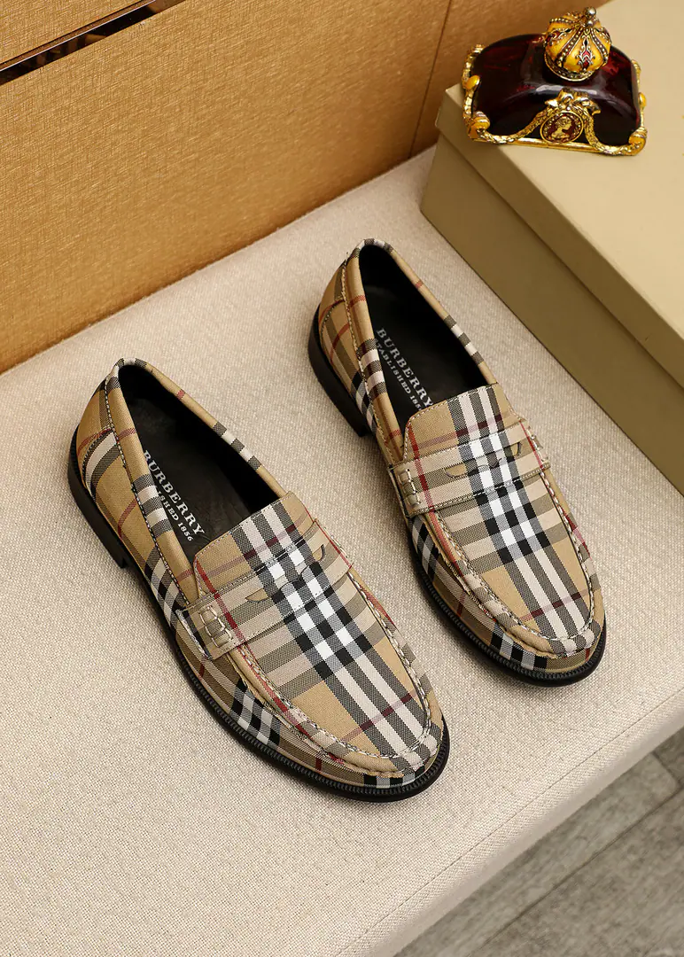 💐 Trade marks: Burberry「 - Boboli. 」Leisure men's shoes. Positive code number: 39-44 （38.45.46🉑️Make a reservation.） Commodity materials: Select classic shoe-printed face, In the cow's skin., Original rubber floor Colours: 1⃣️Colour Optional