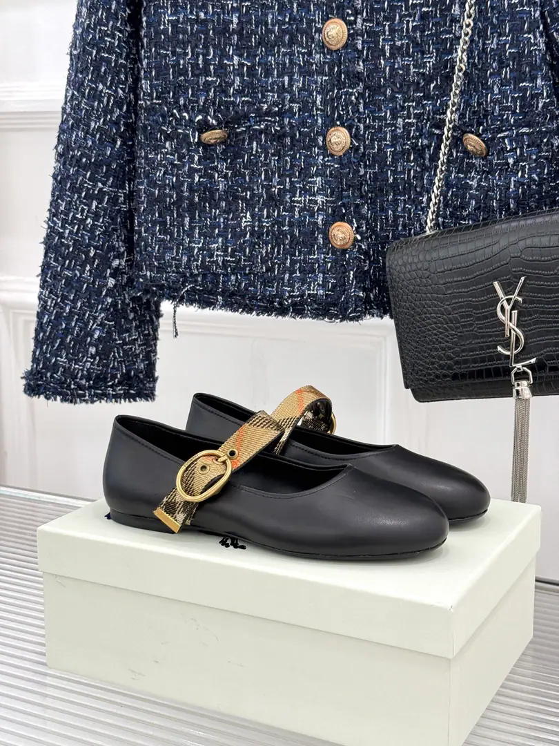 Plant price Burberry / - Boboli.26WFNew The Glyph ballet shoes, Mary Jane's shoes. The classic stripe is old and old. Ballet shoes soft and scalding. Mary Jane is a very good man. The flat step is light and sound. ♪ Skins are so warm and tender ♪ Flex-twigs. The wind is so relaxed. The suit is a daily commuter. You're not going to be able to take a high-profile place without saying anything. ♪ And fade away and return to the true quality ♪ I'm not tired of wearing it all day. The retro-modernity fits the season. The intellectual wind just needs one single item. The big card process is hidden in a thin spot. I'm not afraid of the tide. You're a little light-handed. The shoe cabinet is a classic.！ Shoes face-to-face customized leather as it was The insides are all sheep's skin. Italian imports are so thick. Size: 35-39（40/41Custom） Numbering: 99020260731