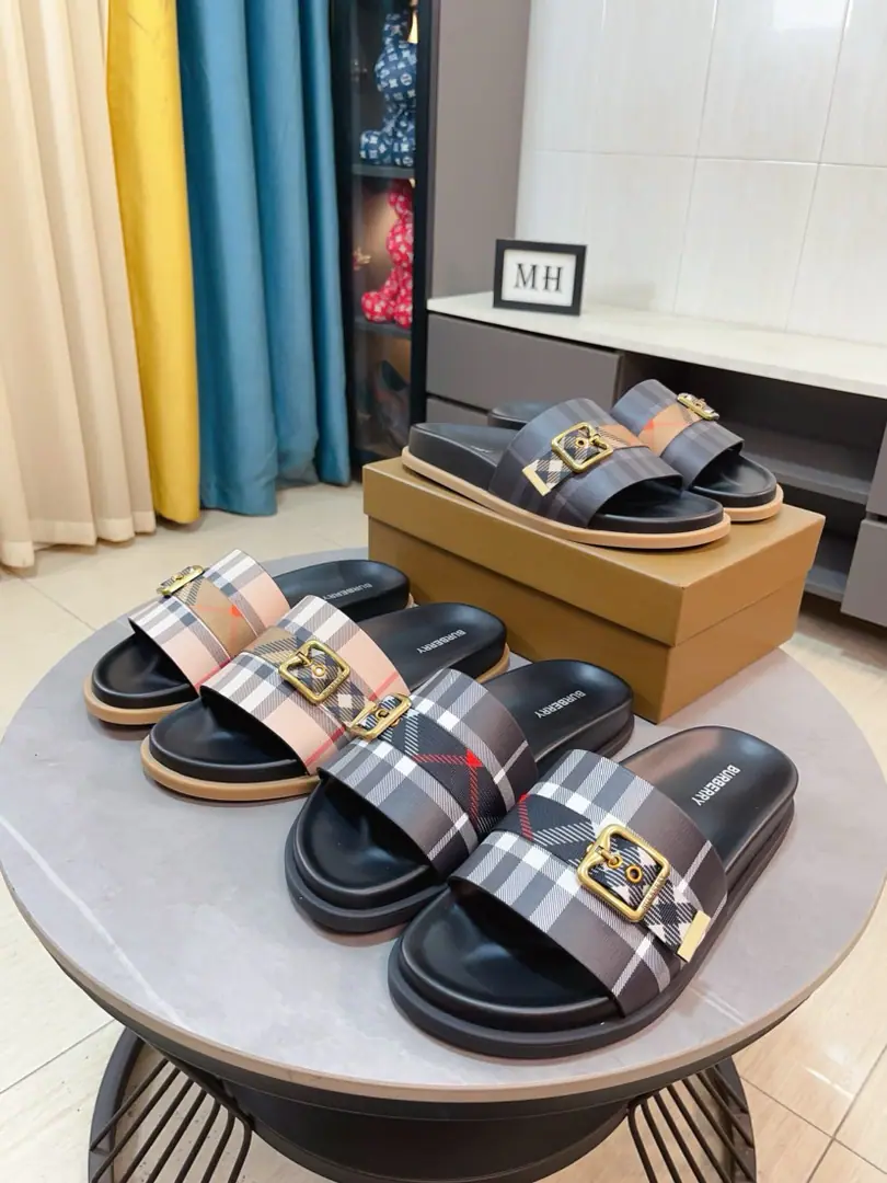 Get out of the factory.🌸🌸【Burberry】The new slipper from Barboli is a perfect job.！🔥Perfectly shaped top quality.🙈Slipper-resistant, high-end rubber floor.👣I'm a good shoeman., Standard size: 38-45 👉