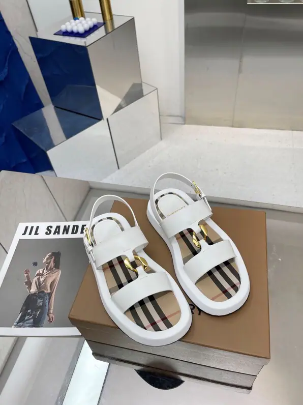 Men's clothing(39-44No re-election.44.45)🌈🌈🌈BurberryBobley.2022The year-old primed silk slippers.🔥🔥, Recite the purchase board, 🌸🌸🌸The only one who can be a big shot. 🌺🌺 ✅Fabulous.: Cotton ✅Reeb.: In the sheep's skin. 🌸🌸 ✅Otsumi!: Rubber XPU 🍎🍎✅Colours: Brown. ✅Codes: 35-40, （40.41.42No re-election.）