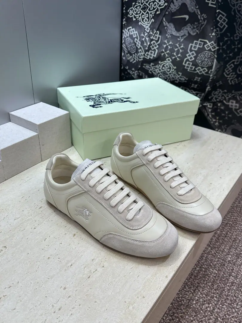 Plant prices Men+10 Burberry Bobley. 2026Spring and summer couple's new money with a leisure fashion and a sports shoe. BHome LetterlogoAcken-shoes with a 3-D embroidered flathead. Material:Shoes are imported into sheep, skin./Importing cow skin+In the skin of the watered cow.+Original OpenTpuOtsumi! Size:Female size35-41(40.41Custom without re-offer) Men39-45(45Custom without re-offer)