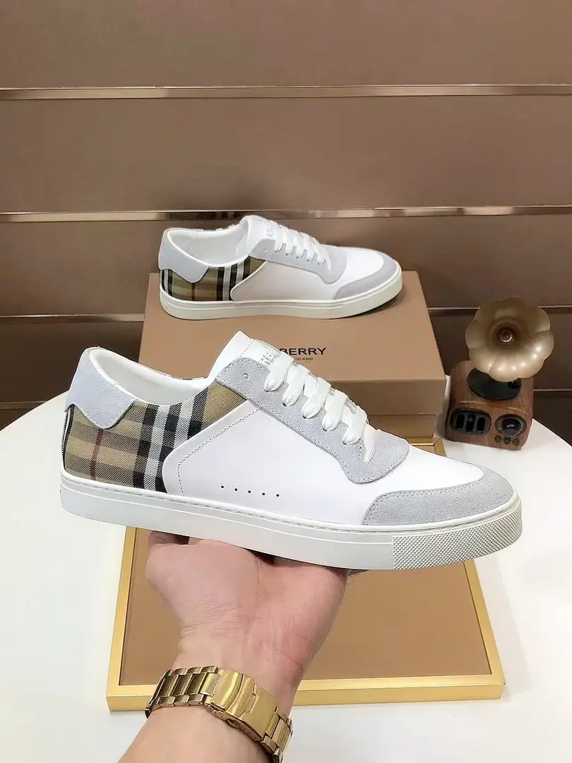 Plant 【burberry- Boboli.】Classic low-band sneakers.｜Imported cattle skin with classic glycerine.｜In the sheep's skin.｜Original Base｜The finest things to wear are comforts. Size: 38-44（45Do it.）