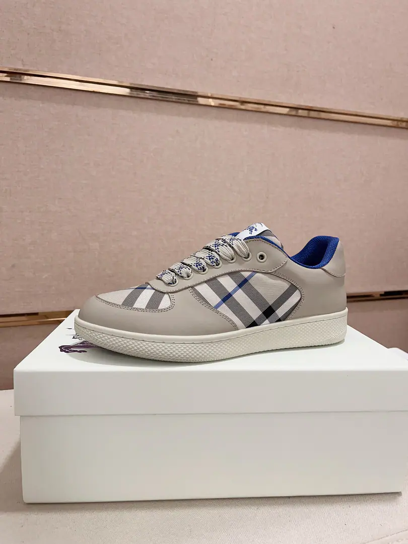 Plant prices: Top Version🥳◾️▫️The new Barbolis' old-school low-ass sneakers., By Vintage The old-fashioned cotton-cuts are coupled with a new twig., Decorating new brand logo. In the top of the cow's skin., Heel. Burberry Letters of the Facing logo, TPUOriginal Base！Codes:38-45. I'll be a girl and a girl.46.