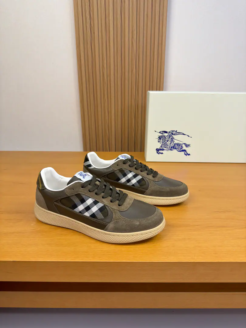 【 BURBERRY】- Boboli. High-end quality Original List·Leisure sports shoes Shoe.: Imports🔝Napa Skin., Anti-feathers., Brand totems., Shoe tongue..- It's a plastic brand.logoCursor Uchi.: Water-tied cow skin. Otsumi!: It's so light.TPRRubber; Double-coloured base Super-high-quality control.·- I'm doing a little work.: Highlight(High-end·- How expensive.·Slot) Size: 38-44（45, Make a reservation.)·BBR0157