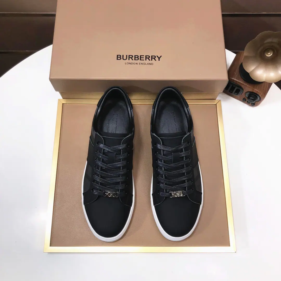 Plant 【burberry- Boboli.】Classic low-band sneakers.｜Imported cattle skin with classic glycerine.｜In the sheep's skin.｜Original Base｜The finest things to wear are comforts. Size: 38-44（45Do it.）