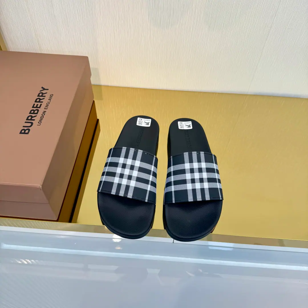 Plant price The new slipper in the counter has the branded letter-based logo., And the chief creative director. Riccardo Tisci It's... Burberry First Show Series Name「Kingdom」 Ruler Guide One to one., Pattern5DPrint Shoe.: %Environmentally friendly polyamide Shoes under the sole.: %Rubber Setup Design Codes, 36-46 The cabinet is full packaging.