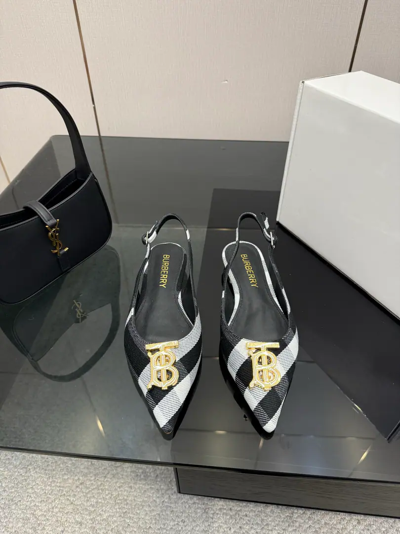 High Version Burberryy- Boboli.2026Spring and summer's new exclusive style of retrograde elegance. High heels. 🎉BURBERRYBobley England.🇬🇧Luxury brands, The rice of the hide., Original1:1Copy, The close-stringed and knitted design of round head regenerated., Decoration of branded grids. ✅Fabulous.: Original cowboy.+Bullskins. ✅Foot.: Customize sheep skins ✅Otsumi!: That's a big one. ✅He's tall.: Floor, 8.5cm ✅Codes: 35–41 （40, 41, 42Custom）