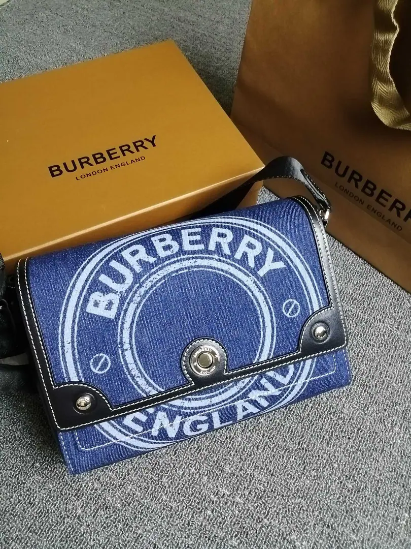 BHomebook Inspires Tilt Pack, The fabric of the cowboys is a combination of the leather and the scavenging., Decoration of brand logo. You can change it to a shoulder bag or a hand bag.. Numbering: 90230 Dimensions:25 - 8.5 - 18cm.