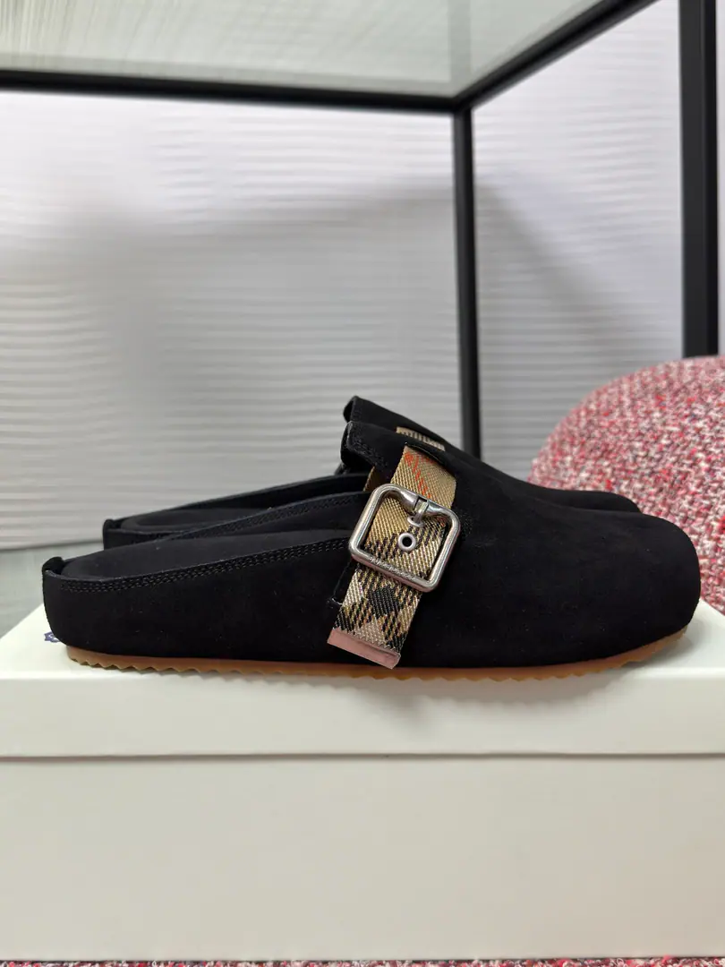 Top Version: Female/Men Burberry - Boboli. 2026 UrchinSeries Couple money. Gravity - Boughly Berken's shoes. Head wrap. - Slugs. Shoes. BurberryThis slipper is made of soft, counter-feather paste.. It's a work of art in Italy.. I'm putting a lot of pressure on the grid., A little bit of a collection of the bottom of the stylish shoes., No ModifiableBWoo-kyung Ring Belt, A decorated little plaque of symbolic sand.Buberry - The tattoo.. Fabulous.: Original customized head of cattle skin Uchi.: Imports of soft sheep skins Otsumi!: Original Nickel Double ColourTPUMaterial Size: Women:35-40（40I'll make sure I don't change it.） Men:39-45（45I'll make sure I don't change it.）
