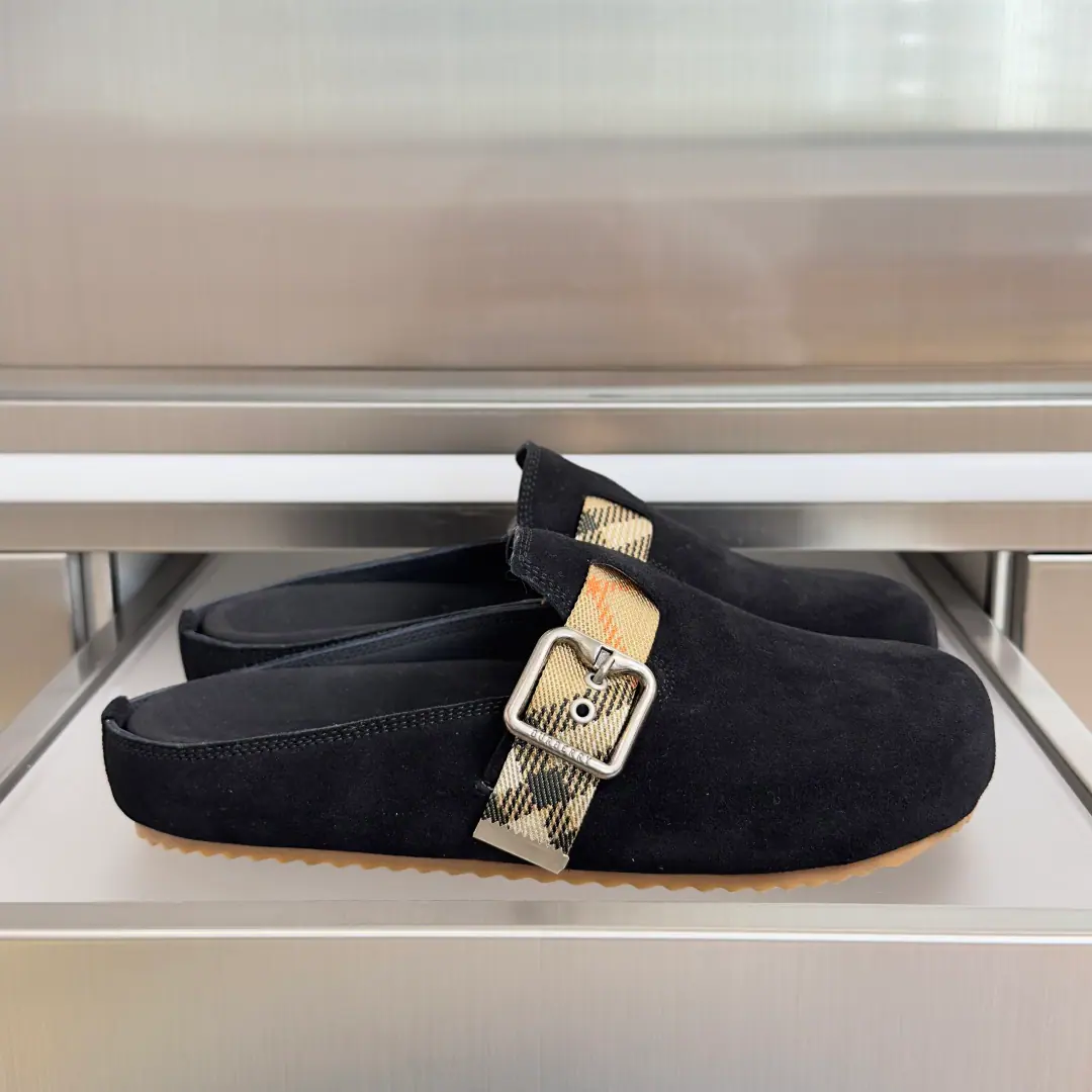 Top Version: Female / Men Burberry- Boboli.UrchinSeries Couple money. Gravity Thick Brockon's shoes. - Slugs with a head. Shoes., It's made of soft anti-featur., It's a work of art in Italy.. I'm putting a lot of pressure on the grid., A brand logo for the bottom of the stylish shoe.. & Make modifiableBFont-button Ring, A symbolic sand with decorated flowers.Burberry Gravity Send a cabinet for fine packaging🛍📦 ▪️Fabulous.: Original customized head-level cattle skin ▪️Uchi.: Imports of soft sheep skins ▪️Shoes under the sole.: Original Open-Screen Double ColourTPUMaterial ▪️Bottom: 2CM ▪️Size: Female35-40 / Men39-44（Custom45