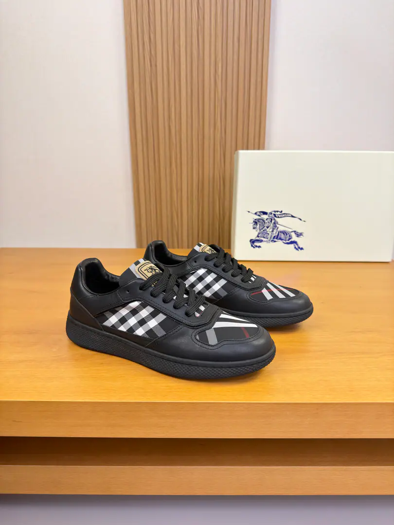 【 BURBERRY】- Boboli. High-end quality Original List·Leisure sports shoes Shoe.: Imports🔝Napa Skin., Brand totems., Shoe tongue..- It's a plastic brand.logoTotem. Uchi.: Water-tied cow skin. Otsumi!: It's so light.TPRRubber; Double-coloured base Super-high-quality control.·- I'm doing a little work.: Highlight(High-end·- How expensive.·Slot) Size: 38-44（45, Make a reservation.)·BBR0157