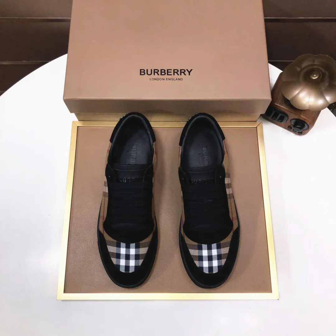 Plant 【burberry- Boboli.】Classic low-band sneakers.｜Imported cattle skin with classic glycerine.｜In the sheep's skin.｜Original Base｜The finest things to wear are comforts. Size: 38-44（45Do it.）
