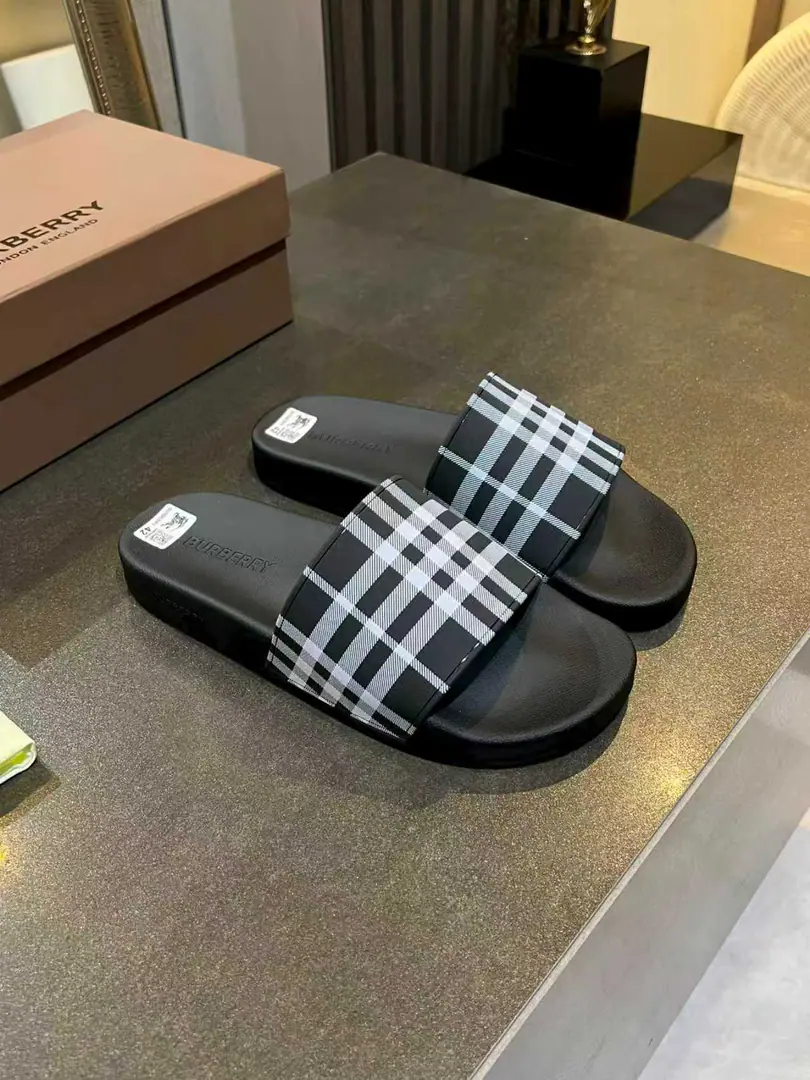 The new slipper in the counter has the branded letter-based logo., And the chief creative director. Riccardo Tisci It's... Burberry First Show Series Name「Kingdom」 Ruler Guide One to one., Pattern5DPrint, Shoe.: %Environmentally friendly polyamide, Shoes under the sole.: %Rubber Setup Design Codes, 36-46
