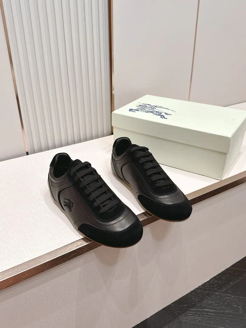 Top P Men Burberry - Boboli. 2026Newest leisure. - Tetsu. A soft and comfortable German shoe. Next2026Summer series successfully launchedKnightA new low-group sports shoe after the sneakers captures the low-profile contour of the new seasonly stale and is sophisticated.BurberryThe details are made from the soft napa leather with the anti-feather leather. Of which the linen color/The dove-coloured formula uses the anti-feather-glossed fabric with a greasy-tied strap of shoes and a puncture. BurberryLogo Same paragraph for men and women The scale is carefully considered. It's a neutral contemplation that keeps the bright. And the softness of the woman in the dress. Bullskins. Original Base 35-45Code