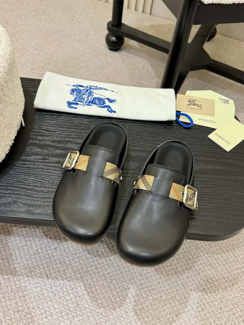 Get out of the factory. Burberry2025Brickham slippers out of the oven., It's made of soft anti-featur., It's a work of art in Italy.. I'm putting a lot of pressure on the grid., The soles of the pressurized shoes., It's a top-end logo.. & Make modifiable B Font-button Ring, A symbolic sand with decorated flowers. Burberry Gravity. ✅Fabulous.: Pulse ✅Reeb.: In silk cow. ✅Otsumi!: TPU ✅Colours: Black, Brown., Pink, Almond., 4Colour Optional ✅Codes: Men and women35-45（35,45Custom）